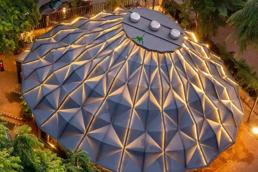 By-day-Darwin-Bucky-is-bold.-By-night-it-transforms.Ambient-lighting-by-Abhay-Mangaldas-@darw-1